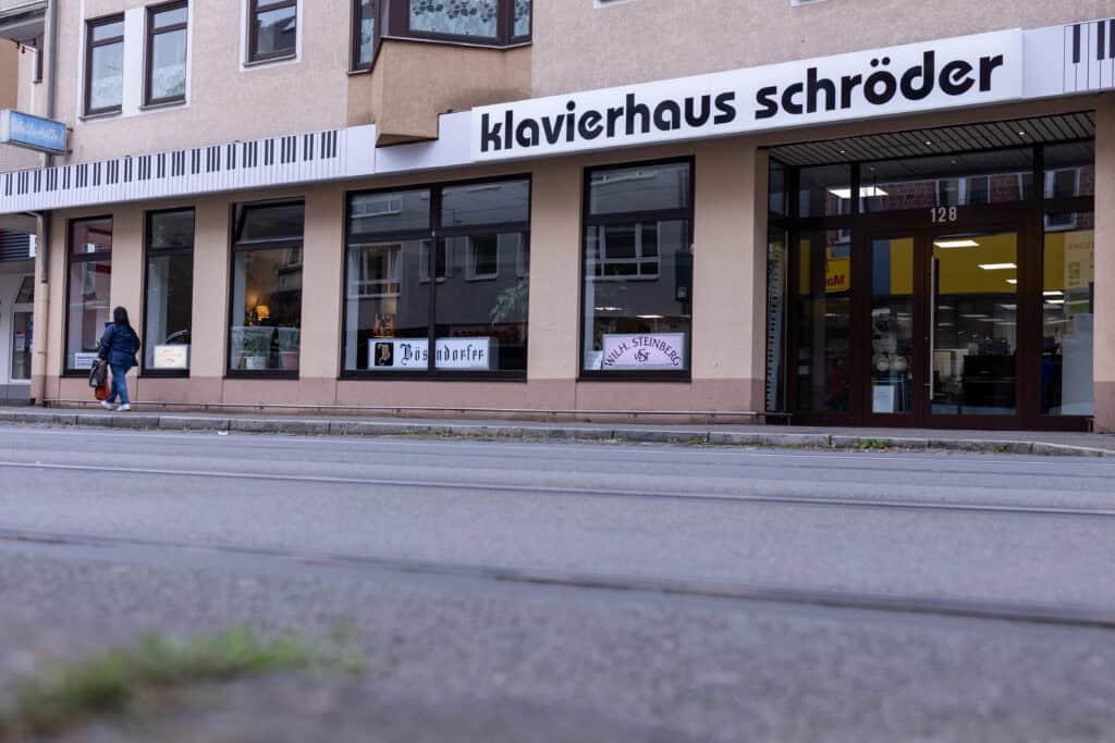 Altweibertag 12.02. schließen wir um 16 Uhr