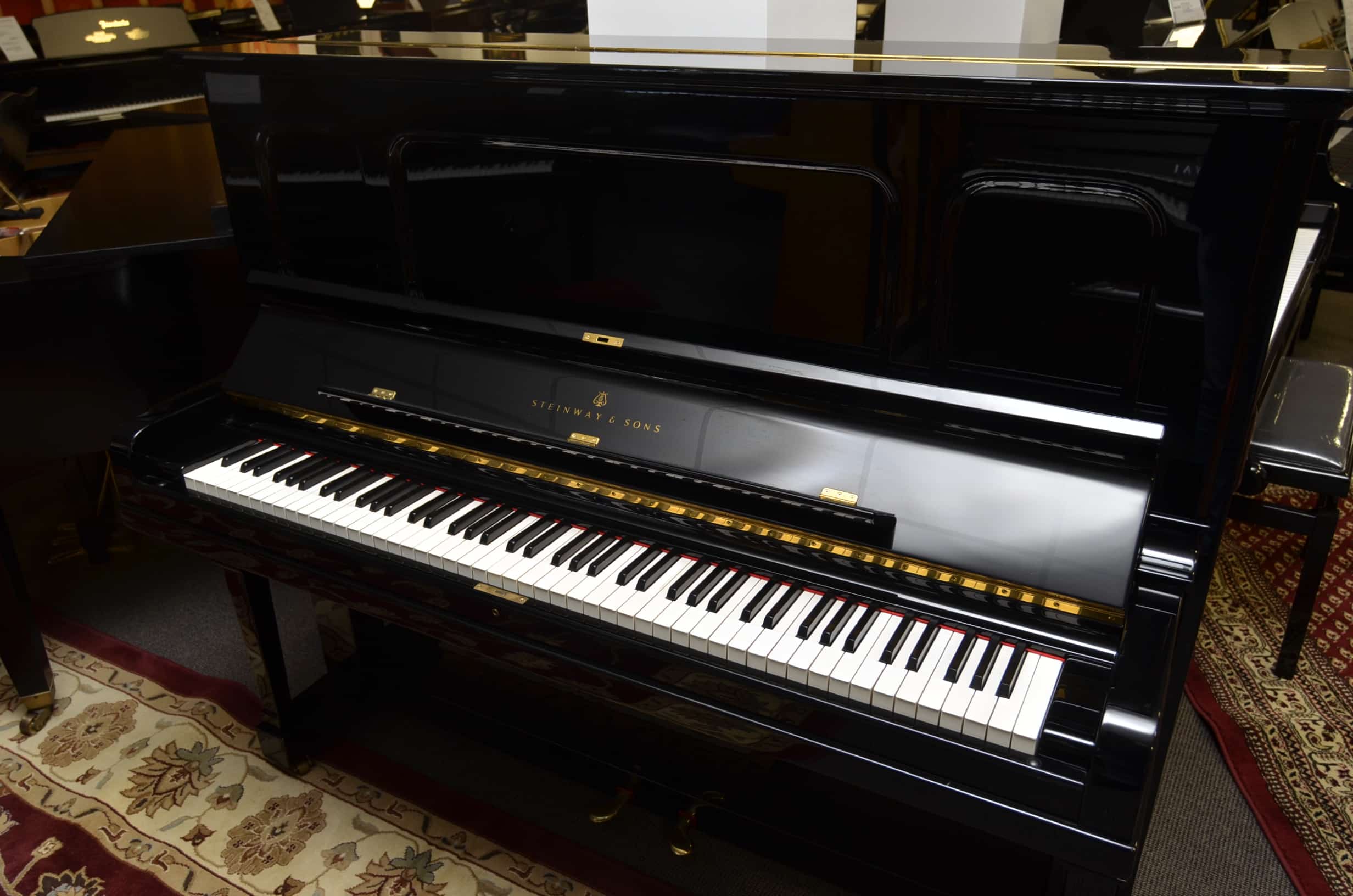 Steinway Klavier K 132