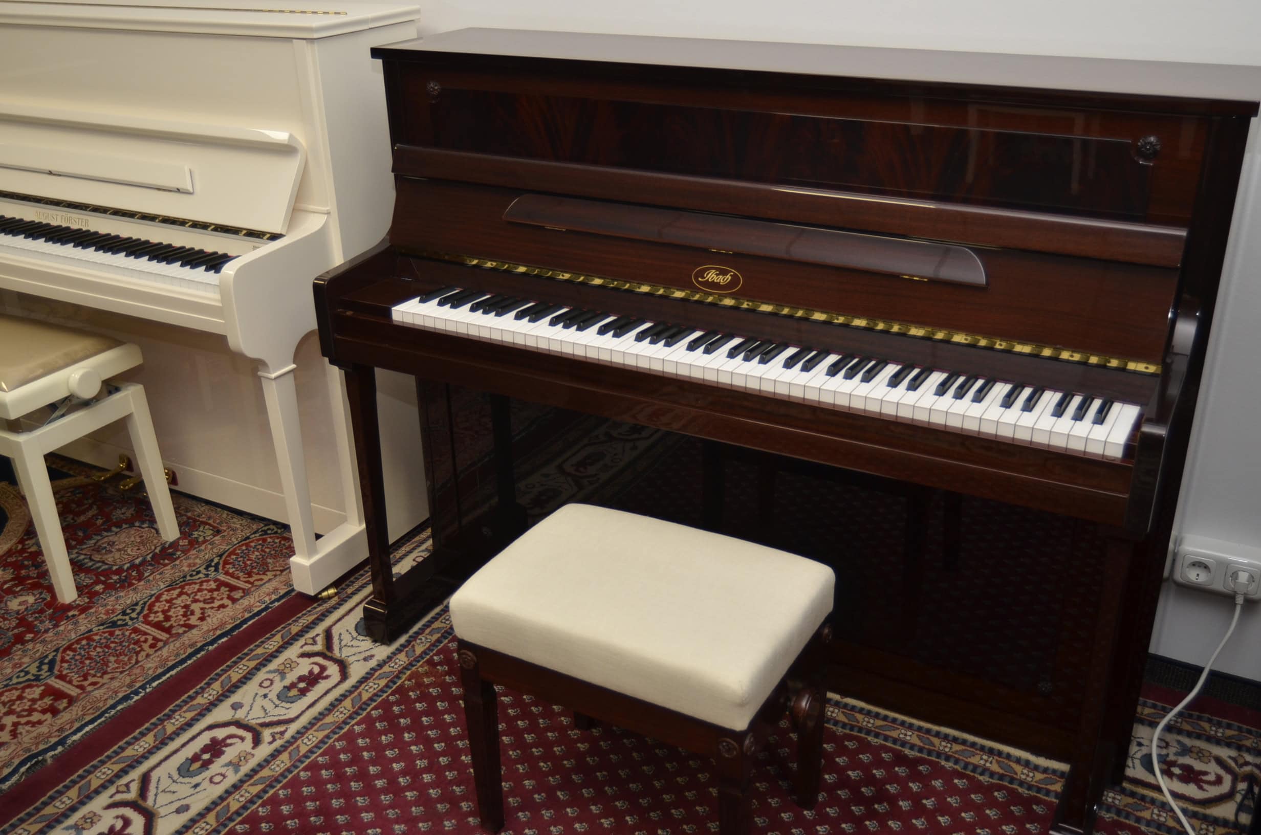 Ibach Mahagoni poliert