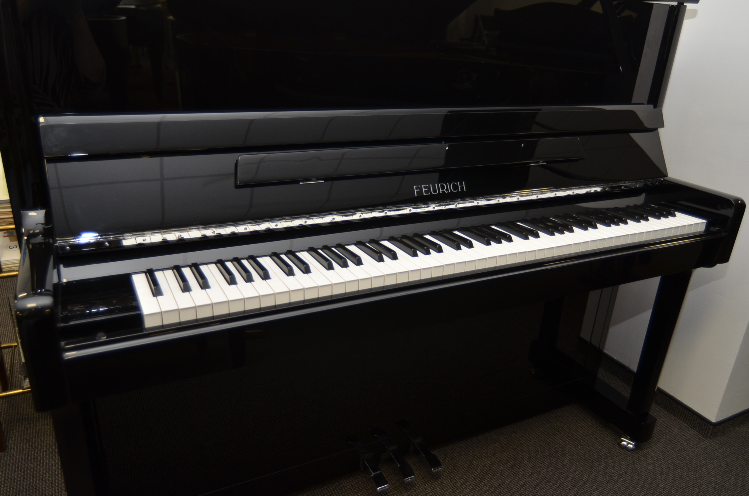 Feurich Klavier Modell 122